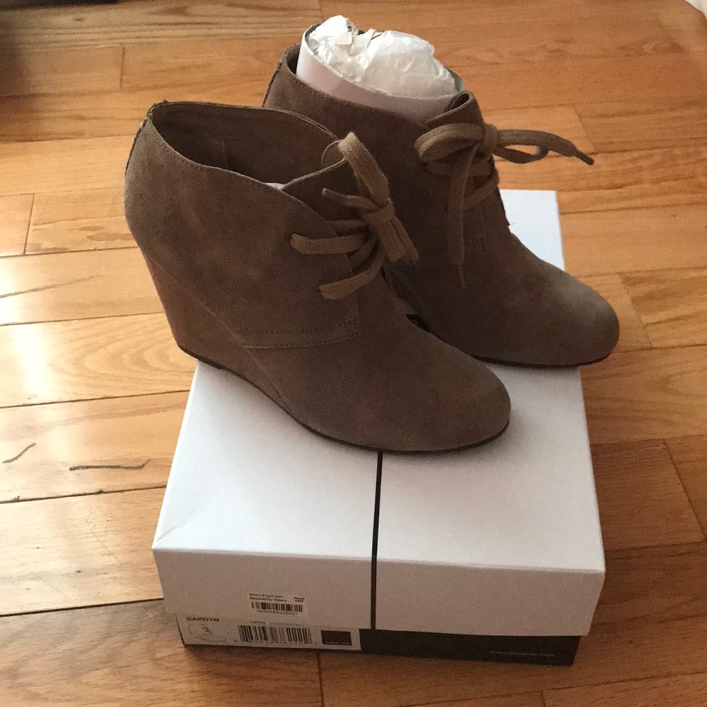 Dolce Vita Gardyn Wedge Bootie Taupe size 6.5